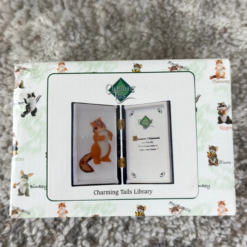 Charming Tails Library Character Figurine Chauncey Chipmunk 98/569